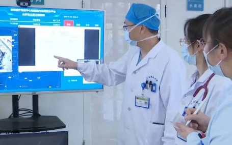 5G急診急救/5G音視頻遠程會診天榮醫(yī)療-5G智慧化急救體系讓患者上車即入院！